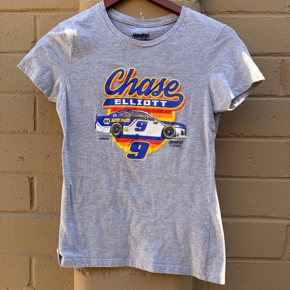 Chase Elliott Gray Women's Short Sleeve Tee with #9‎ Racing Graphic